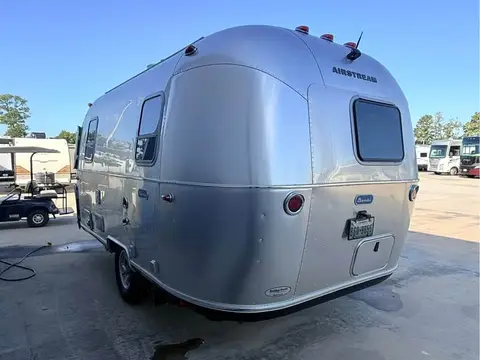 2020 Airstream Bambi 19CB — photo 3
