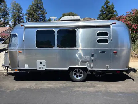 2021 Airstream Caravel FB — photo 2