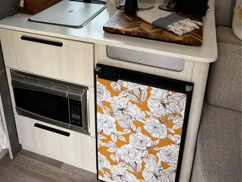2022 Airstream Bambi — photo 5