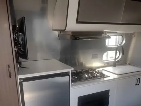 2020 Airstream Caravel 22FB — photo 5