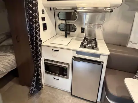 2023 Airstream Caravel 16RB — photo 4