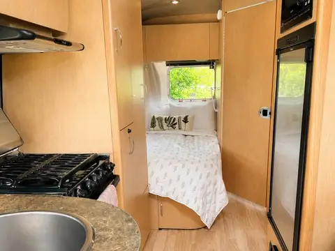2014 Airstream Flying Cloud 23D — photo 4