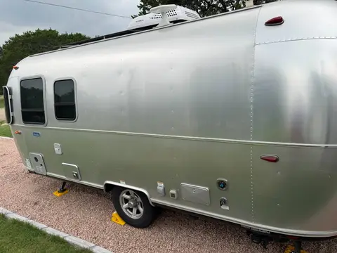 2024 Airstream Bambi 22FB — photo 2