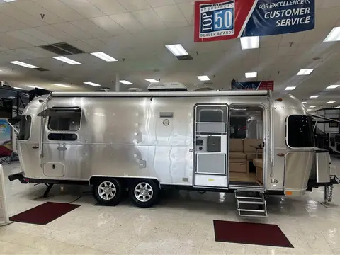 2017 Airstream Flying Cloud 25RB — photo 2