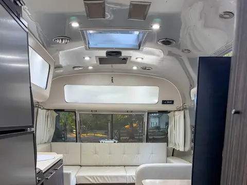 2019 Airstream International Signature — photo 3