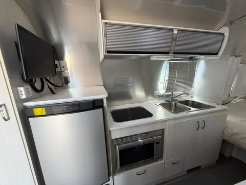 2019 Airstream Bambi Sport 22FB — photo 5