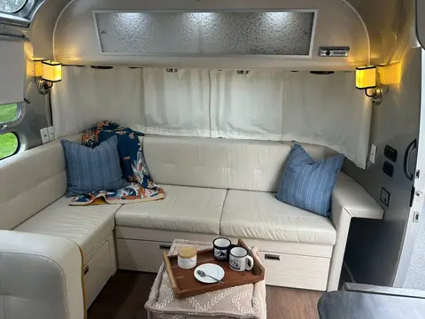 2017 Airstream International Serenity 30RBQ — photo 3