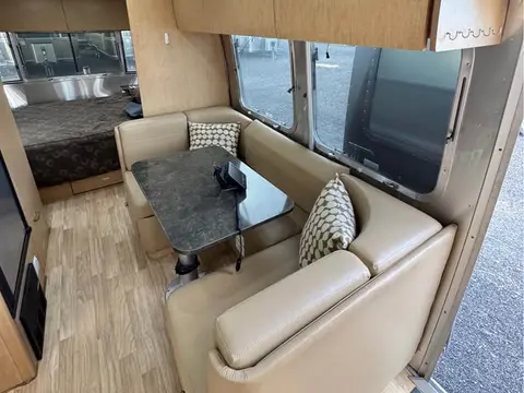 2017 Airstream Flying Cloud — photo 3