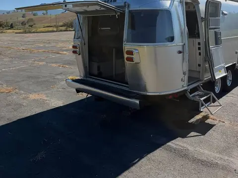 2023 Airstream Flying Cloud — photo 2