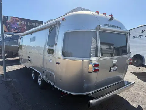2023 Airstream Flying Cloud 25RB — photo 3