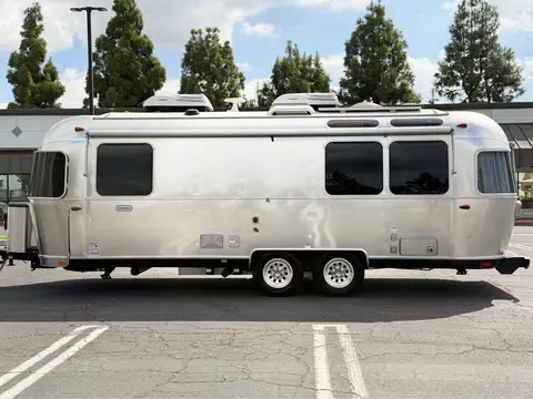 2021 Airstream Globetrotter 25 ft 11 in — photo 4