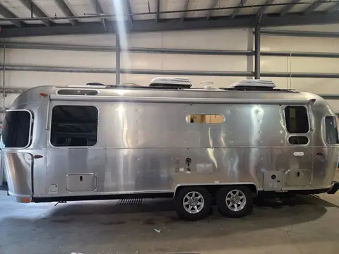 2023 Airstream Flying Cloud 25RBT; rear — photo 4