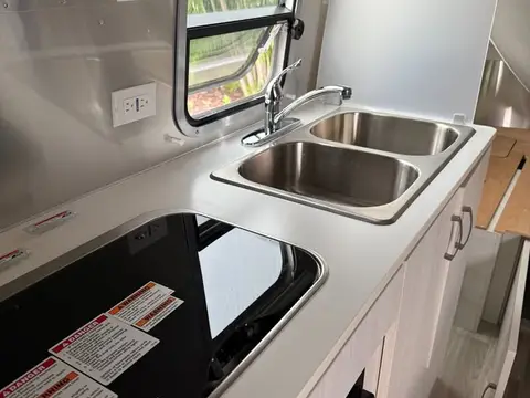 2024 Airstream Bambi 22FB — photo 5