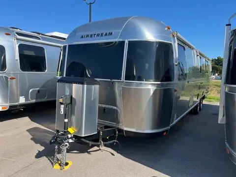 2021 Airstream Classic 33FB — photo 3