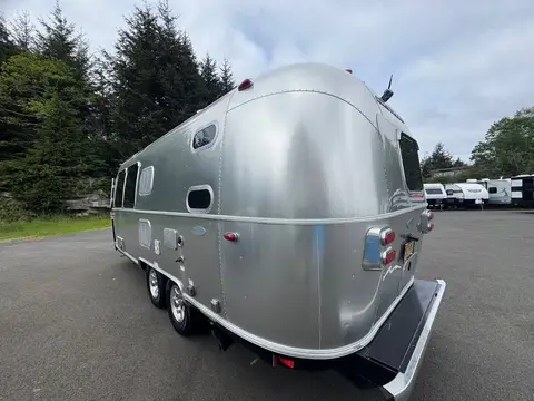 2018 Airstream Flying Cloud 23CB — photo 5