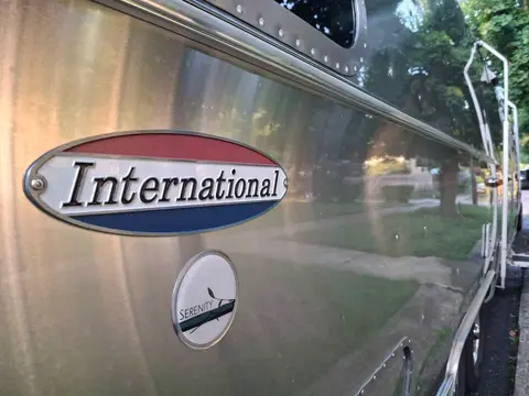 2018 Airstream International Serenity Twin beds 30 ft — photo 2