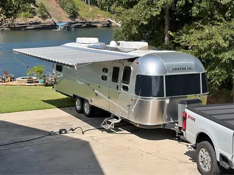 2025 Airstream Classic 30RB Queen — photo 1