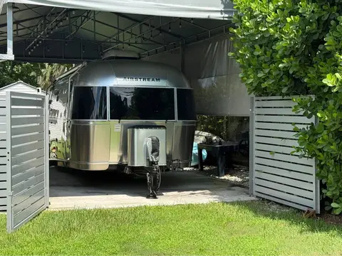 2018 Airstream Flying Cloud 25FBQ — photo 2