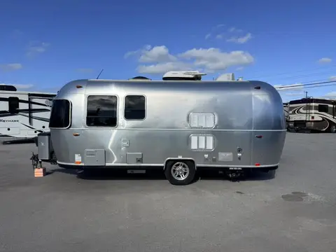 2019 Airstream Bambi 22B — photo 4