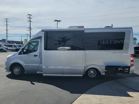 2025 Airstream Atlas Murphy Suite — photo 4