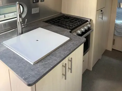 2022 Airstream Flying Cloud — photo 4