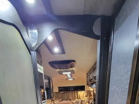 1989 Airstream Excella — photo 3