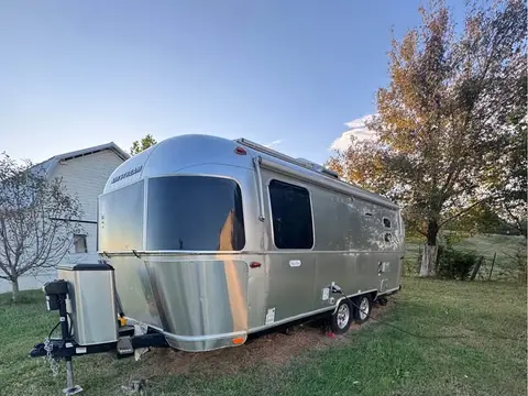 2022 Airstream Flying Cloud 23FB — photo 3