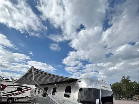 2020 Airstream Classic 33FB Queen — photo 1