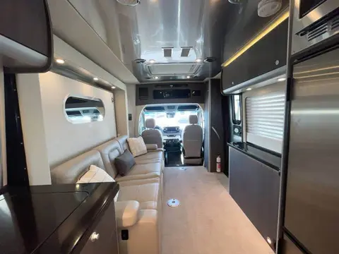 2022 Airstream Atlas — photo 4
