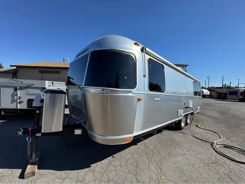 2019 Airstream International Serenity 27FB — photo 3