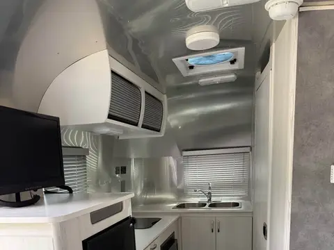 2022 Airstream Bambi 20FB — photo 4