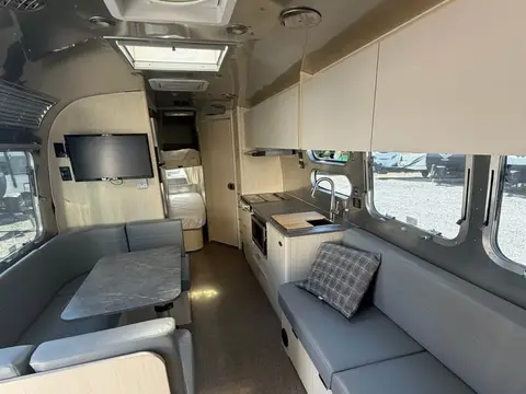 2024 Airstream Flying Cloud — photo 2