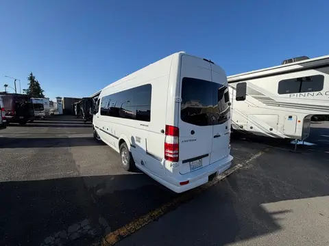 2016 Airstream Interstate Grand Tour twin bed mid bath — photo 3