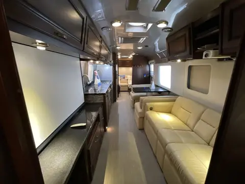 2018 Airstream Classic 33FB TWIN — photo 3