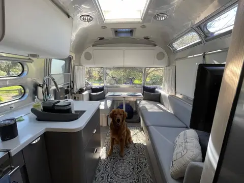 2022 Airstream Globetrotter 25FB Twin — photo 5