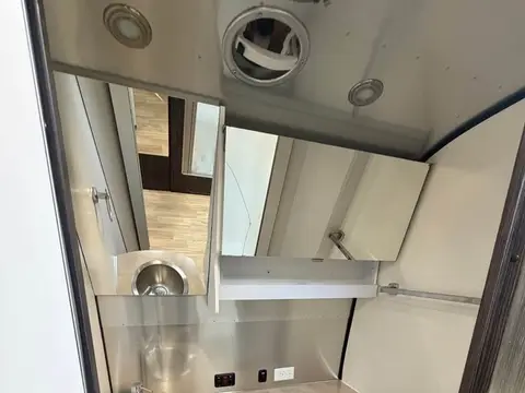2019 Airstream International Signature — photo 4