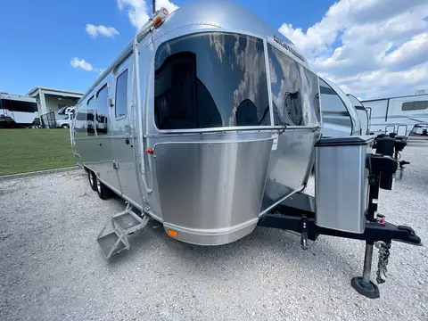 2023 Airstream Flying Cloud 28RBT — photo 2