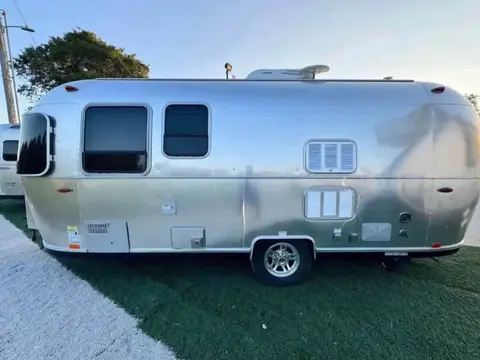 2019 Airstream Bambi — photo 5
