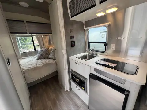 2025 Airstream Bambi 16RB — photo 5
