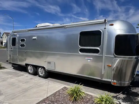 2015 Airstream International Serenity — photo 4
