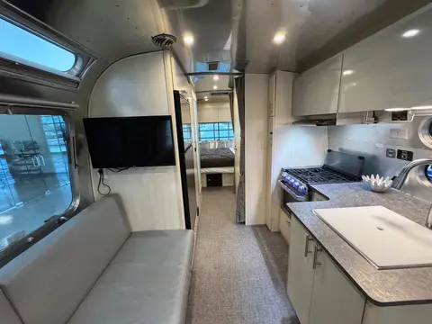 2021 Airstream Flying Cloud 25FB — photo 4