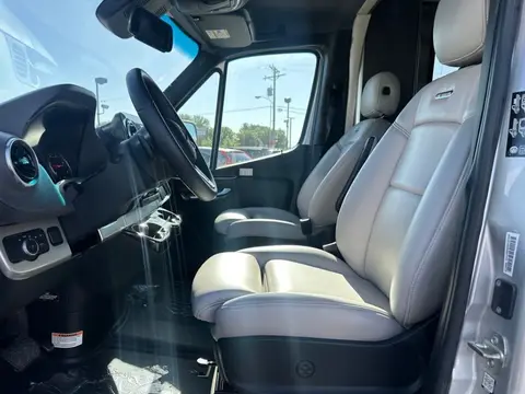 2020 Airstream Atlas — photo 4