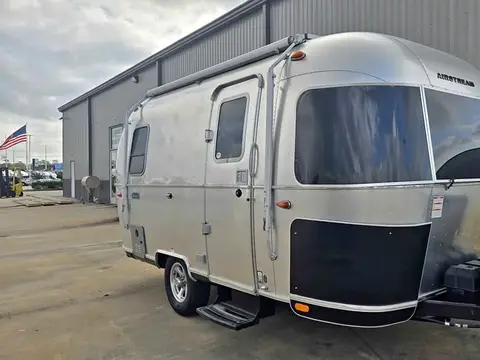 2022 Airstream Bambi 19CB — photo 1