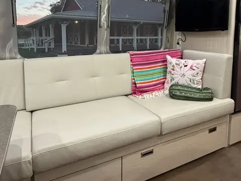 2016 Airstream International — photo 3