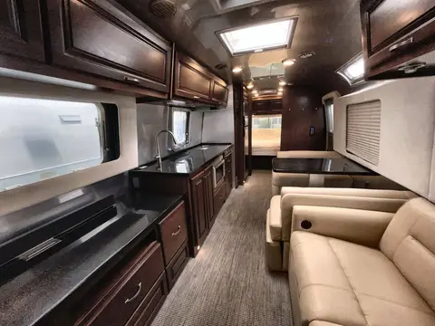 2018 Airstream Classic 33FB — photo 5