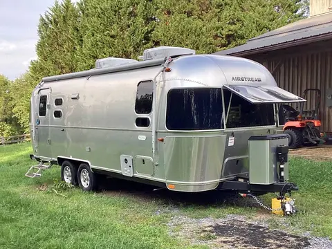 Airstream — photo 1