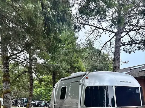 2015 Airstream Bambi 16 ft — photo 1