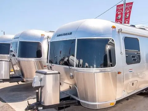2018 Airstream International Signature 25FB Twin — photo 1