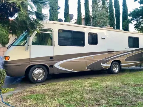 2005 Airstream Land Yacht 30 ft — photo 1