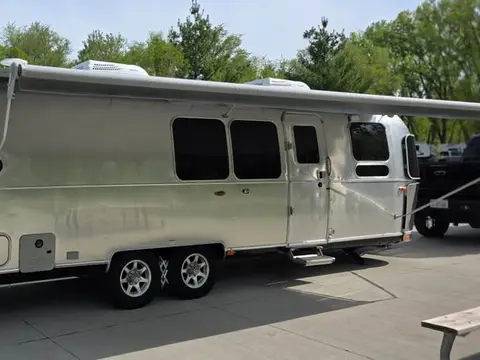 2023 Airstream Flying Cloud 30FB Bunk — photo 3